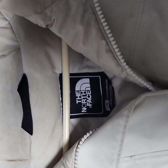 The North Face Women's Beige Parka with Faux Fur Hood Large size pre-owned. - Picture 4 of 12